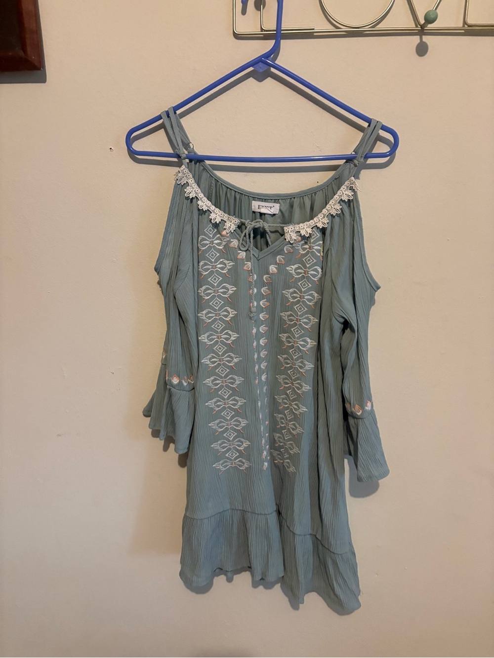 Cold-Shoulder Embroidered Dress in Sage Green s